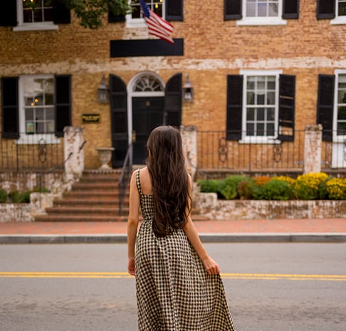 Downtown Middleburg Stroll