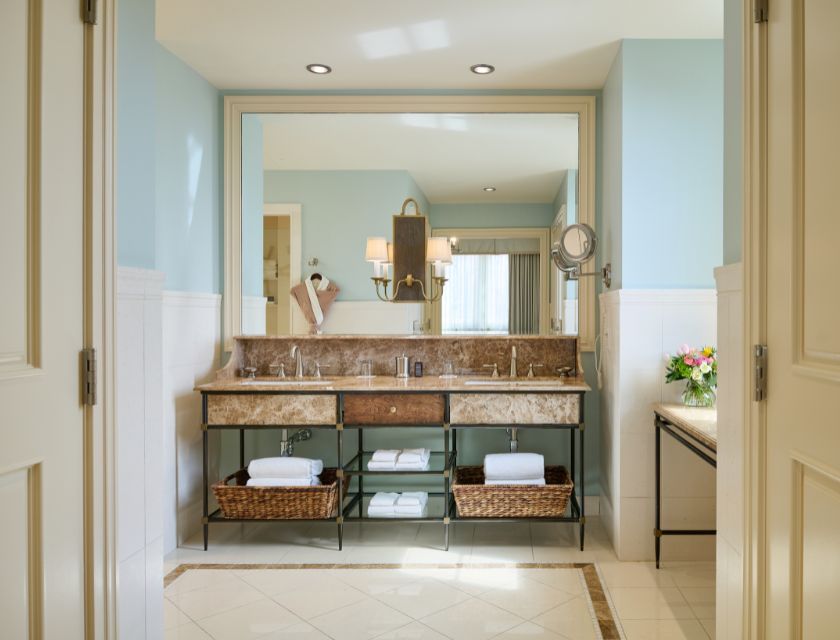 Grand Prix Suite Bathroom