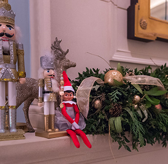 Elf on the Resort's Shelf